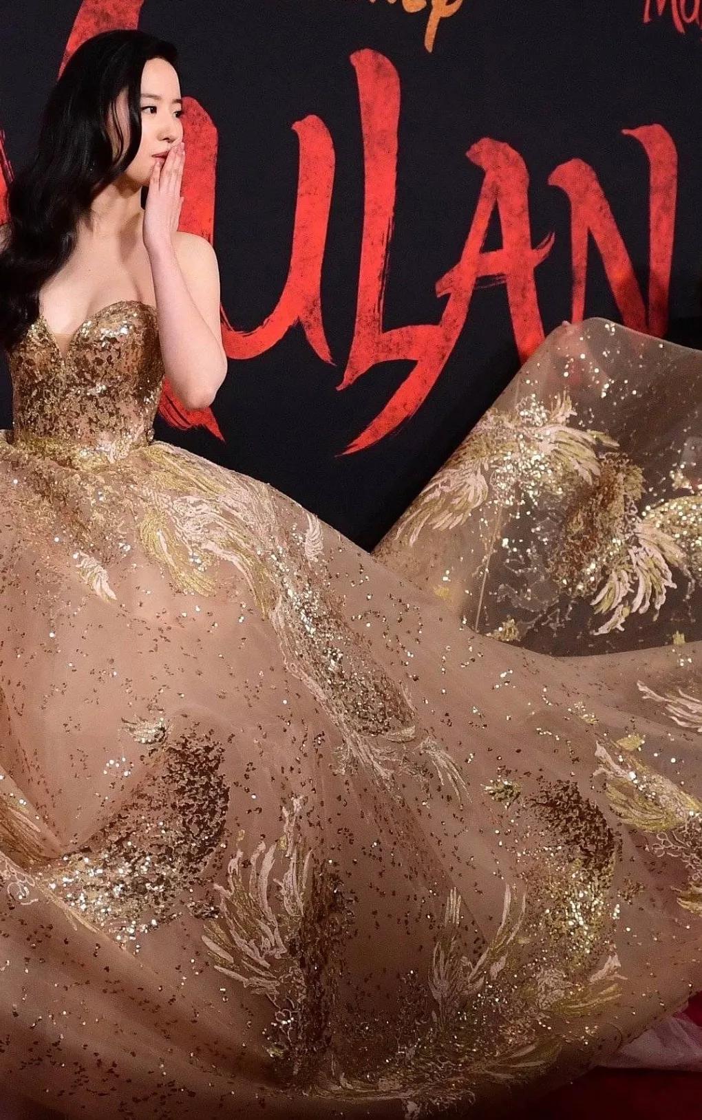 刘亦菲金裙子,刘亦菲穿一袭仙女裙现身活动