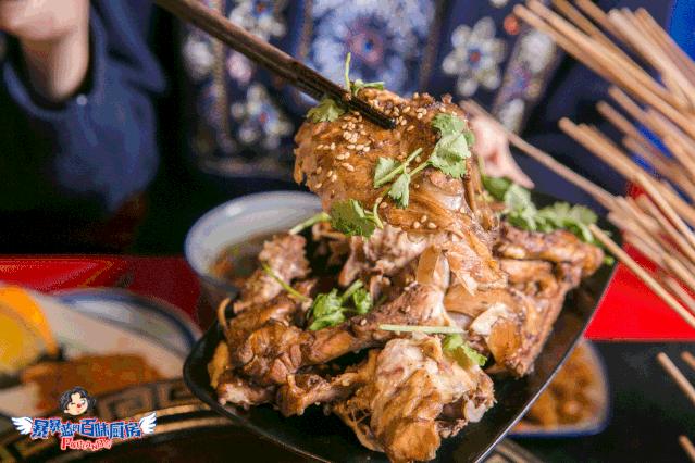 当成都老板爱上沈阳老雪,他开的串串香店锅底都有1瓶大绿棒