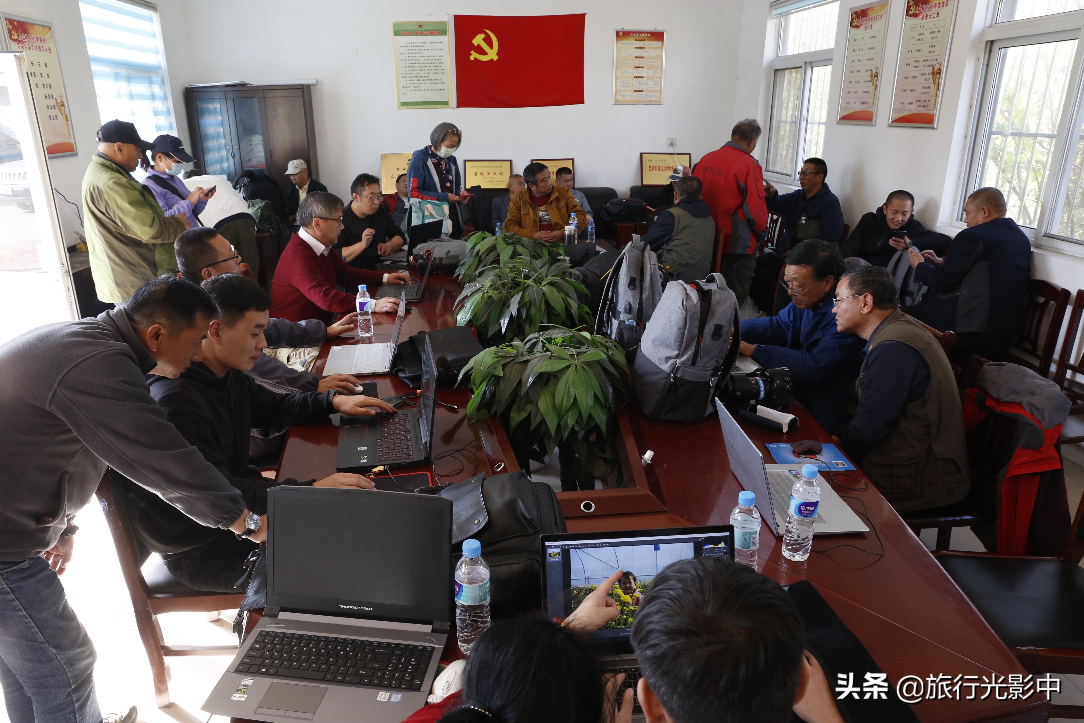 济南顶级摄影大咖,用镜头告诉你盆王菊花有多美