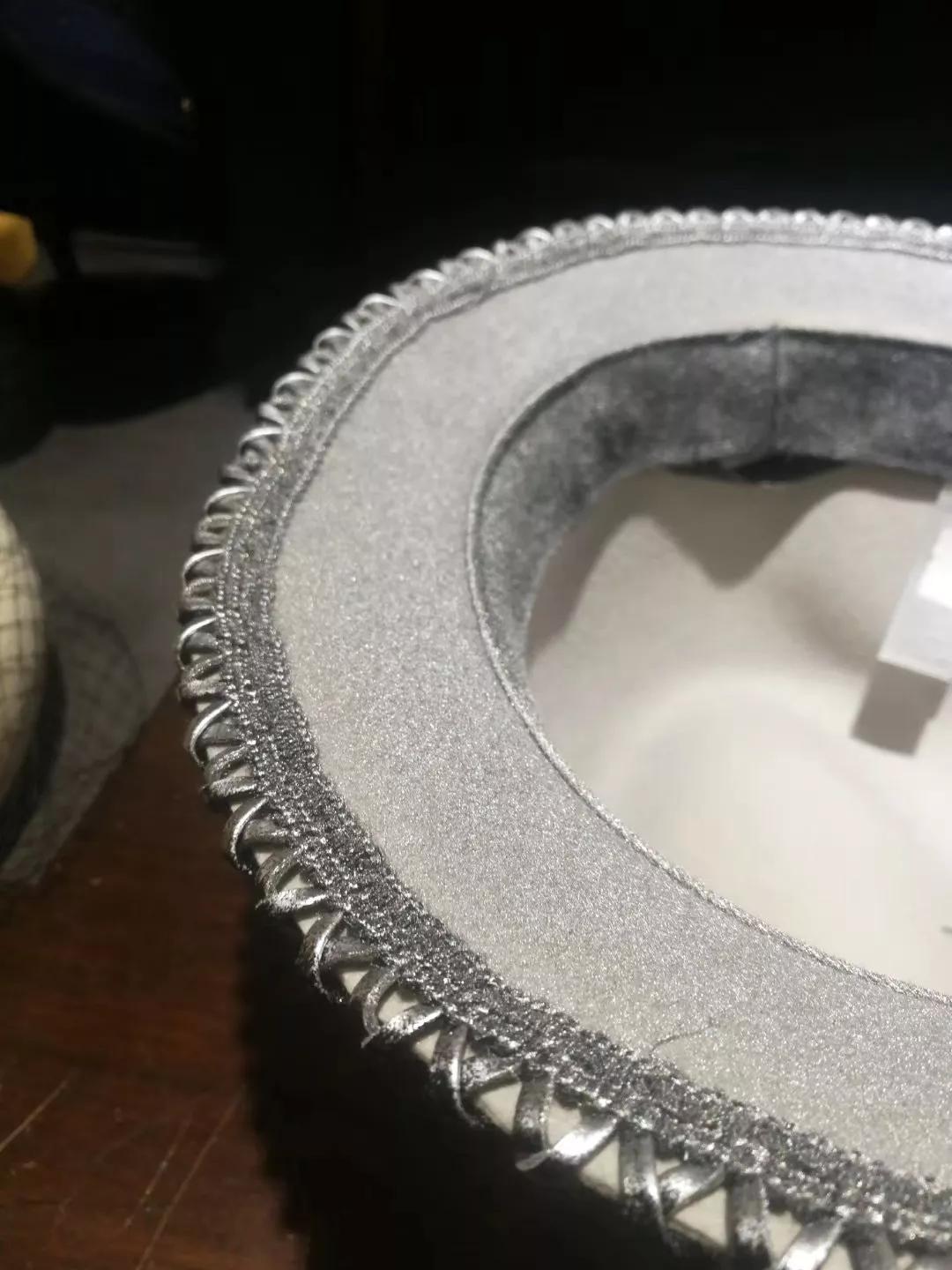 专访|“头大戴不下”怎么办?帽匠设计师Coco跟你聊帽子的学问