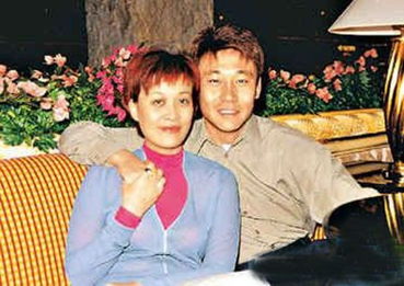 那英暗恋蔡国庆吗,那英结过几次婚