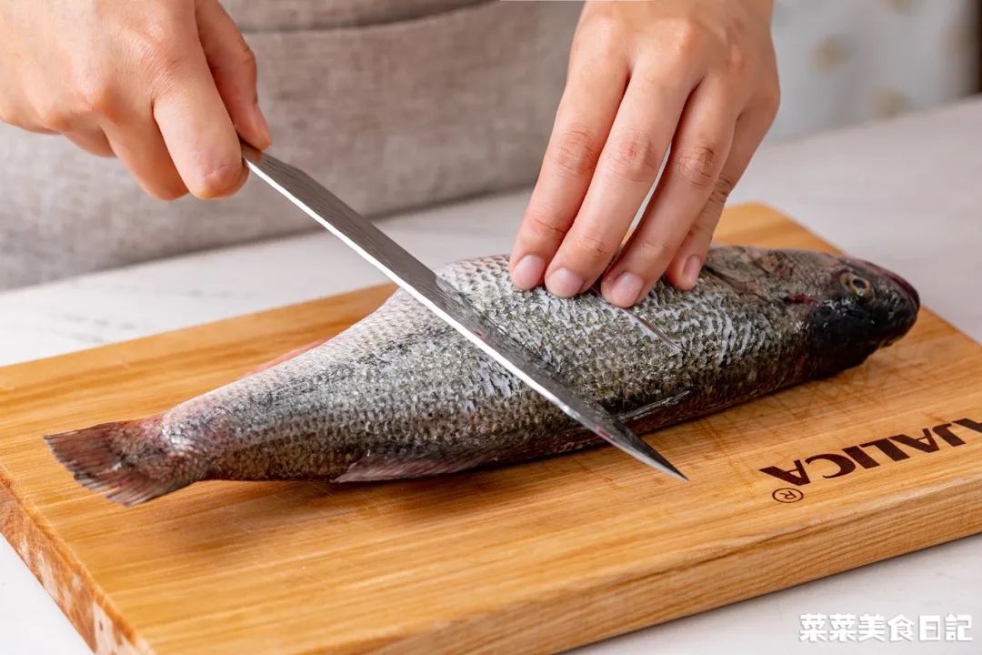 上班族午饭微波炉加热,微波炉解决一日三餐