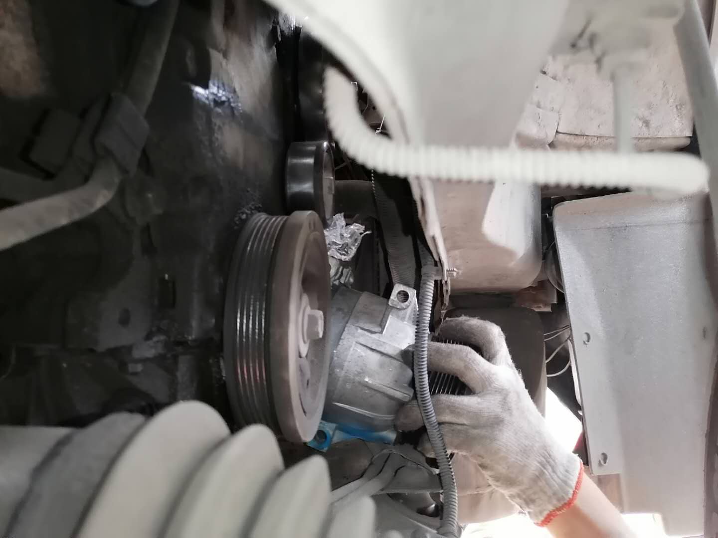 34万公里的GL8老陆尊维修空调艰难历程，冷媒泄漏、压缩机磨损