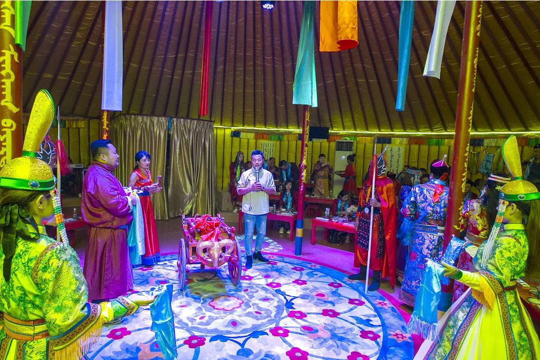 可以吃烧烤烤全羊的地方,有篝火烤全羊的地方