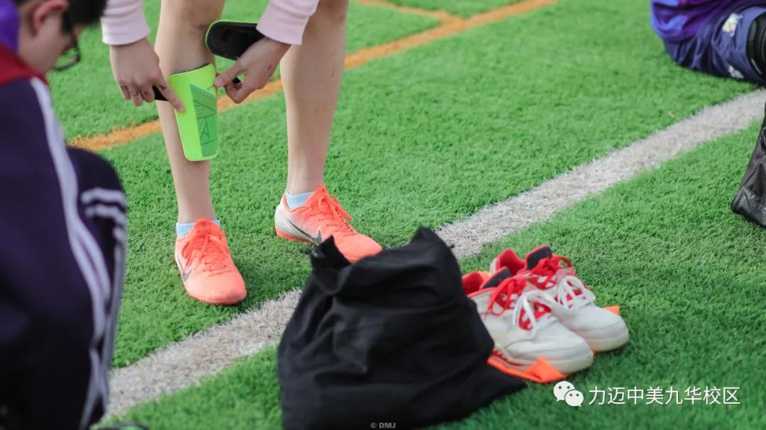 绿茵梦想骄阳下的热血足球赛上演,青春飞扬激情篮球赛