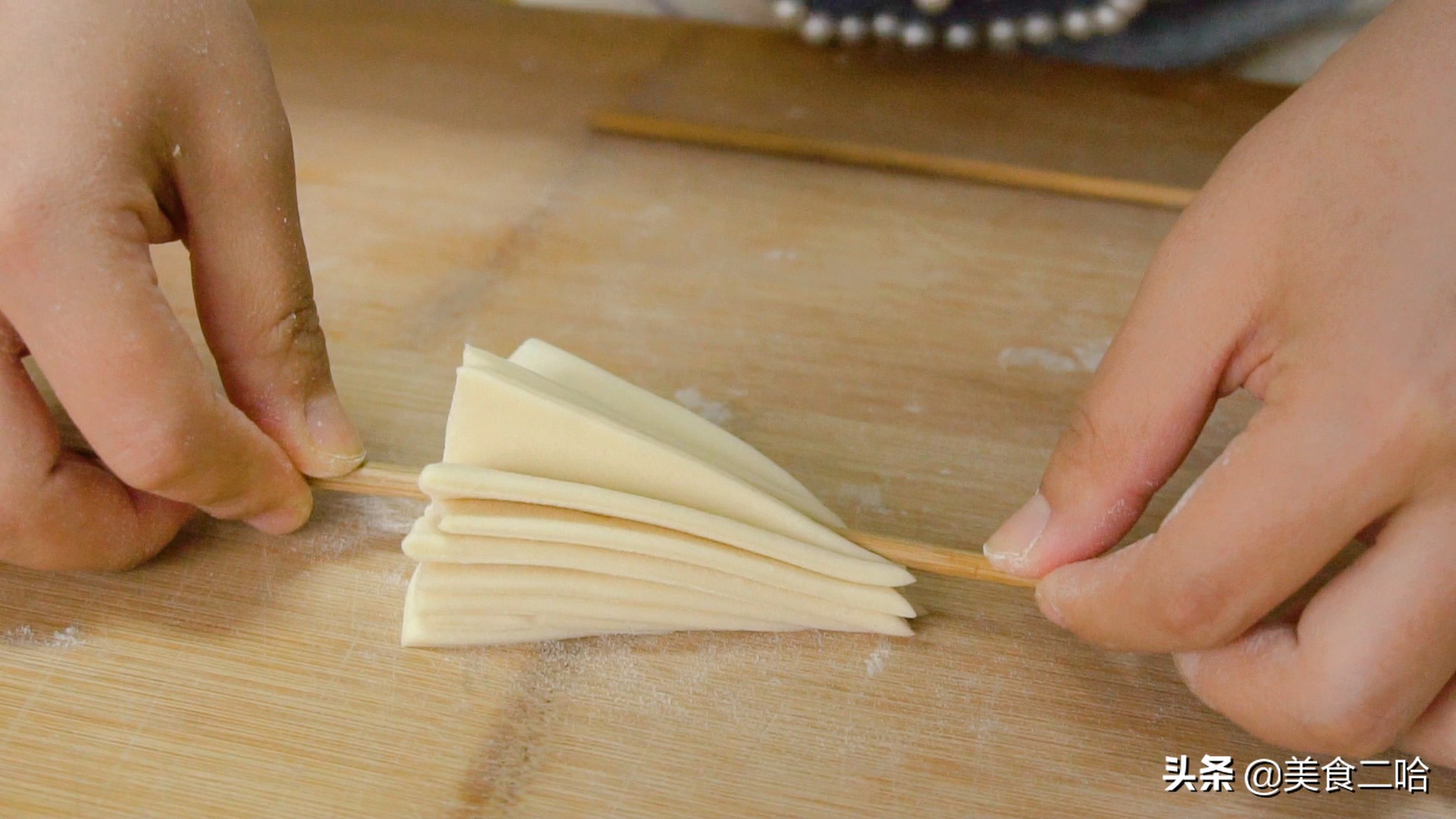 “二十八，蒸枣花”，过年教你做千层枣花馍，招待客人倍有面儿