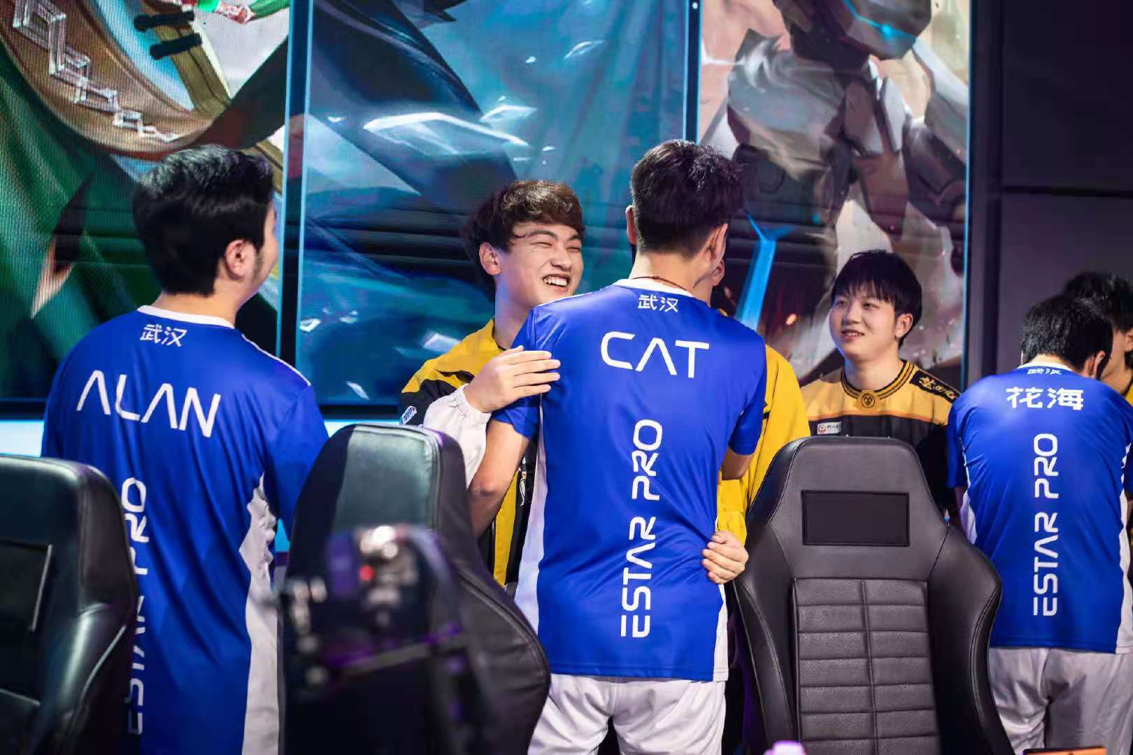 再见重庆QGhappy,你好重庆狼队!完全移除QG品牌,狼队真狠