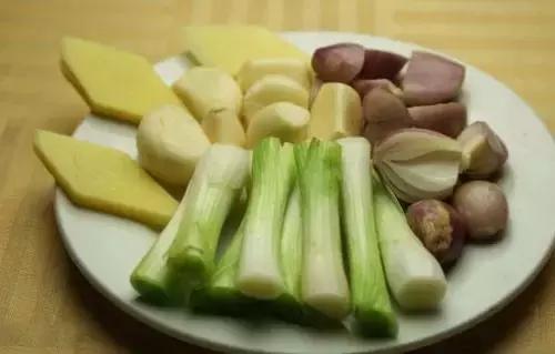 种菜有虫用什么杀虫剂,阳台种菜土里有虫子怎么消灭最快