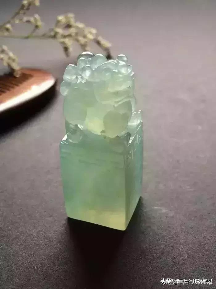 翡翠貔貅的正确佩戴方法,翡翠貔貅的正确佩戴方式