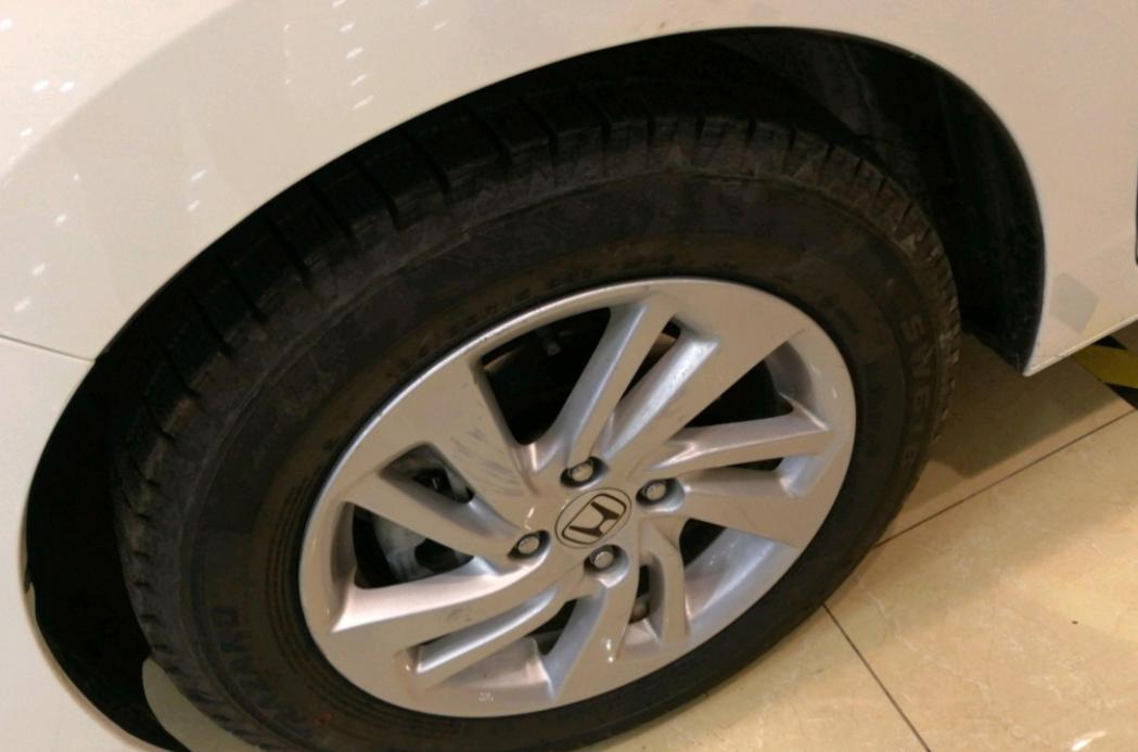 二代飞度倒车左前轮异响,飞度cvt变速箱起步阶段有咔咔异响