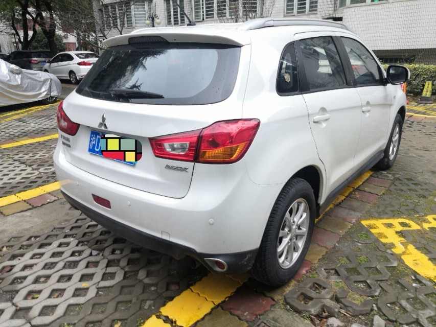 三菱asx劲炫2013款2.0lcvt两驱精英版,三菱劲炫asx一公里多少油钱