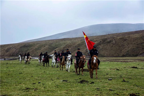 80后的警察已40岁了,80岁老民警