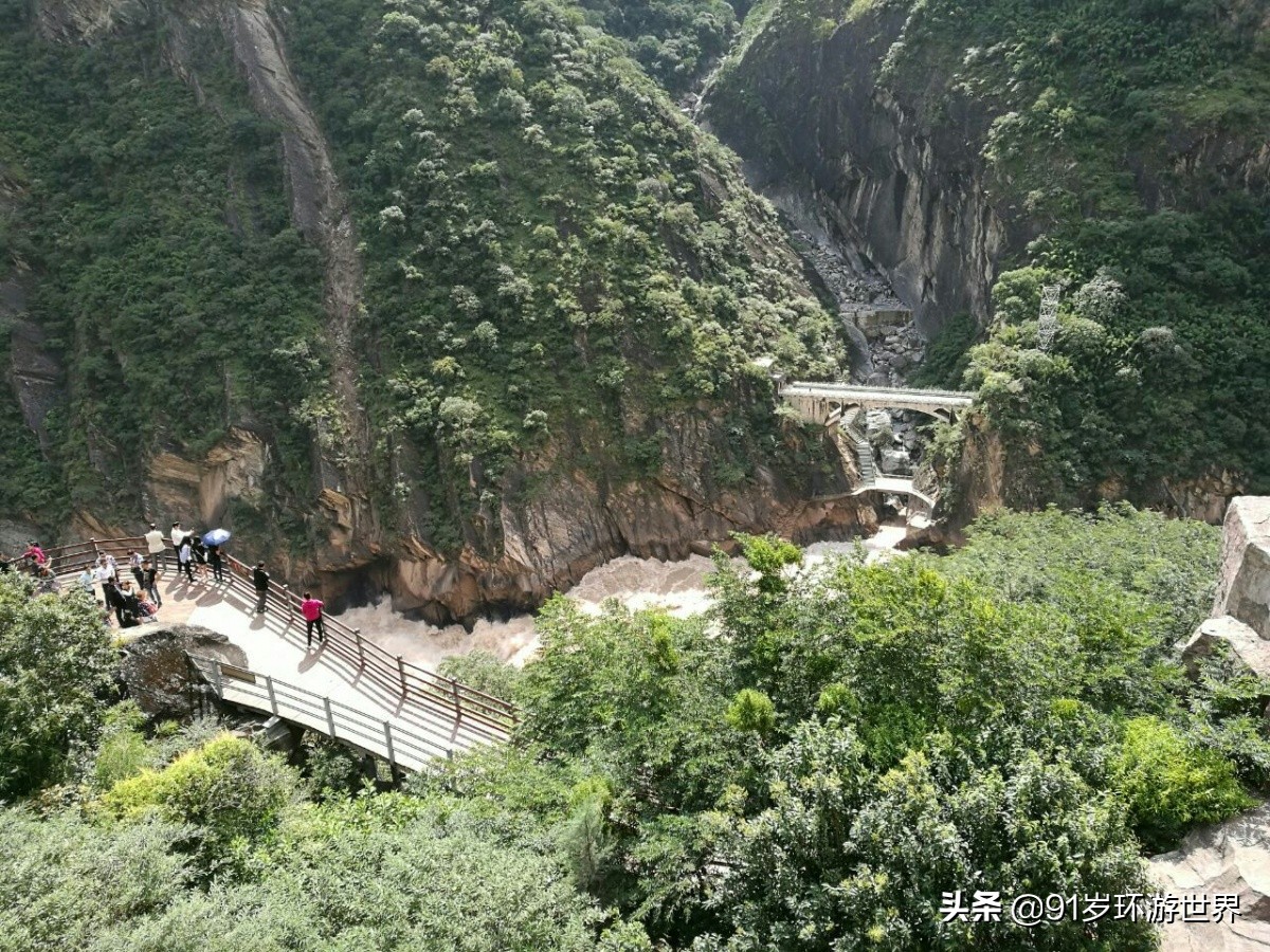 虎跳峡游玩多久比较好,上虎跳和中虎跳哪个壮观