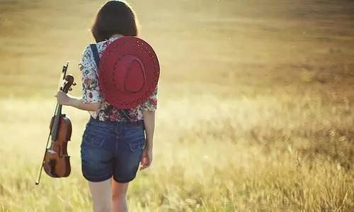 约女孩子吃饭的高情商表现,高情商其实就是低情商的表现