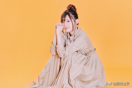 高桥李依为麒麟一番榨啤酒拍摄的宣传图和访谈