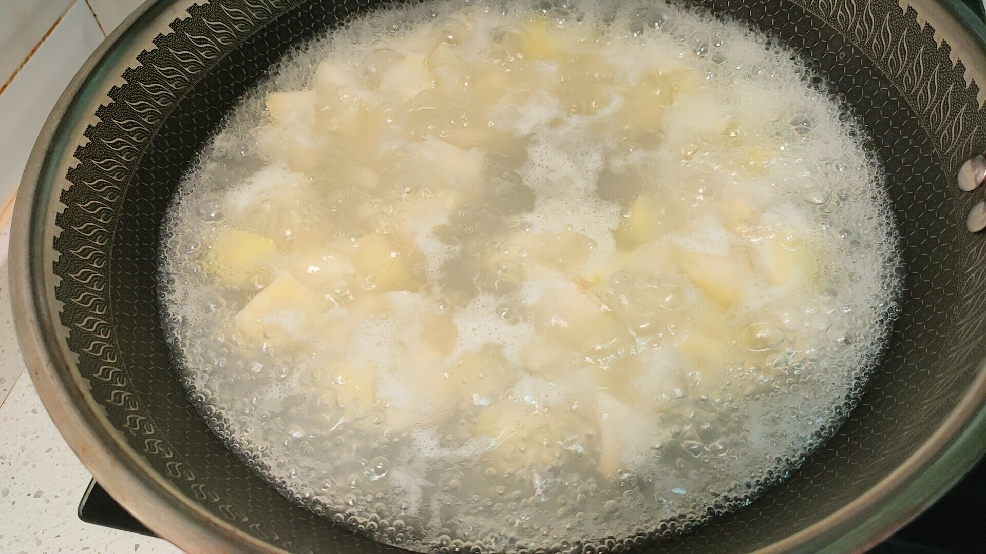 剁椒芋头怎么做好吃又简单,湖南剁椒芋头做法