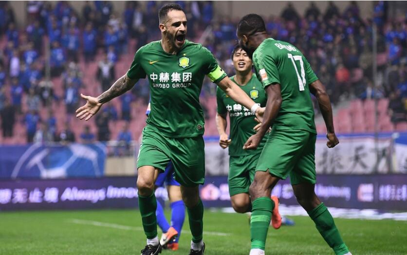 中超最新积分榜恒大,中超榜首之争恒大对上港