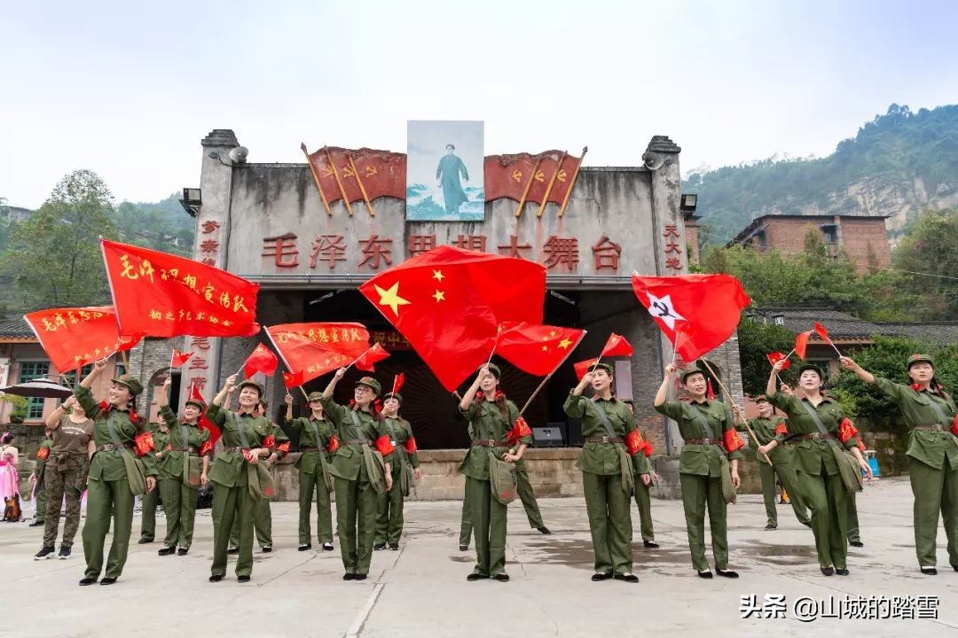 乐山嘉阳小火车值得去吗,嘉阳小火车与乐山大佛相隔多远