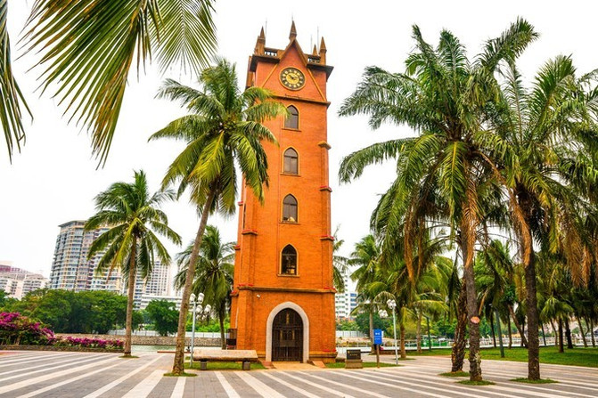 在这个阳光明媚的春季,在这个阳光灿烂的日子里