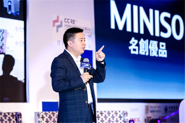 三无亿万富豪:靠十元店发家致富,门店3800家,年入170亿