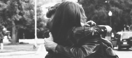 金色珍珠和啥搭配显高级感,极简风配珍珠项链