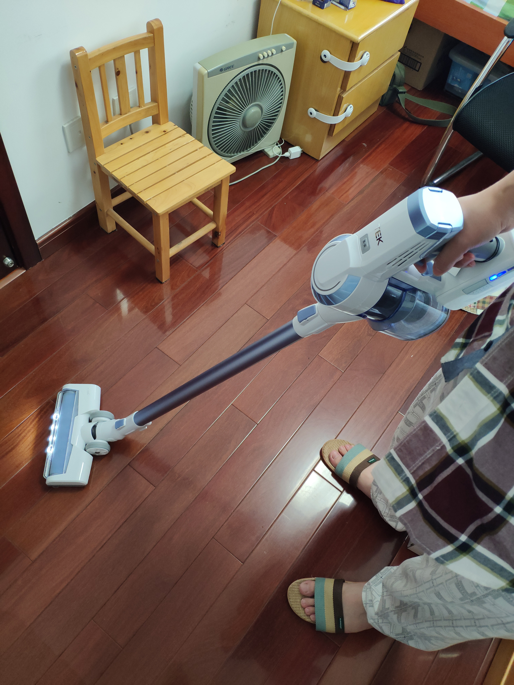 带收纳电源线的吸尘器,吸尘器需不需要插电