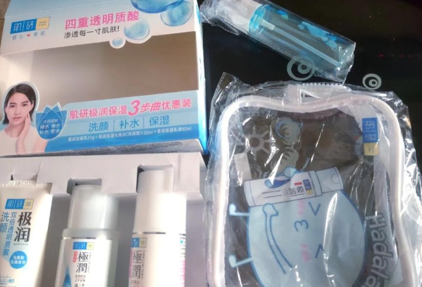 ahc神仙小水乳测评秋天可以用,cemoy和ahc水乳哪个好