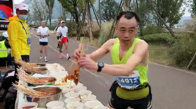 成都马拉松沿途补给站,马拉松补给站都吃些啥成都
