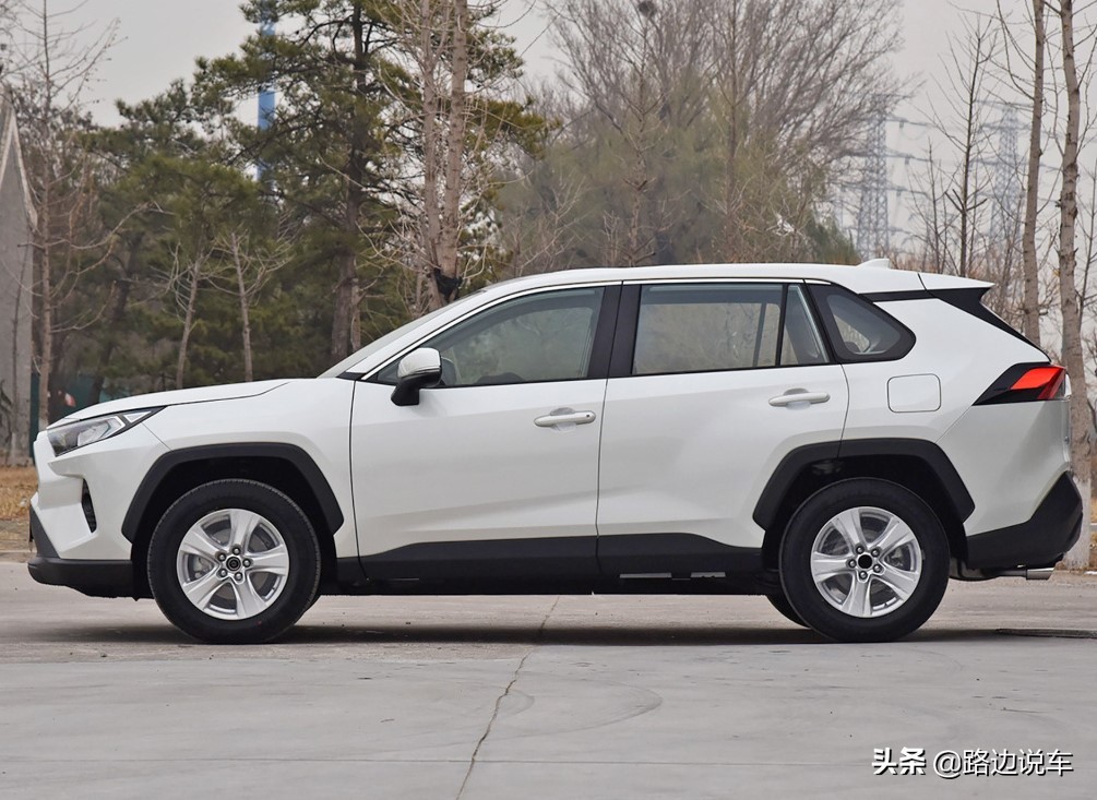 丰田RAV4荣放的动力比较弱吗?它油耗高吗?车主反馈了用车感受