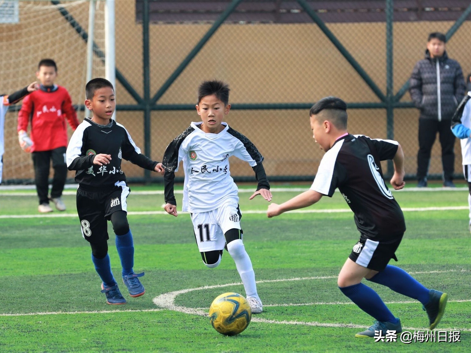 人小龙坪分获男女组冠军!梅江区“区长杯”小学三年级校园足球赛收兵