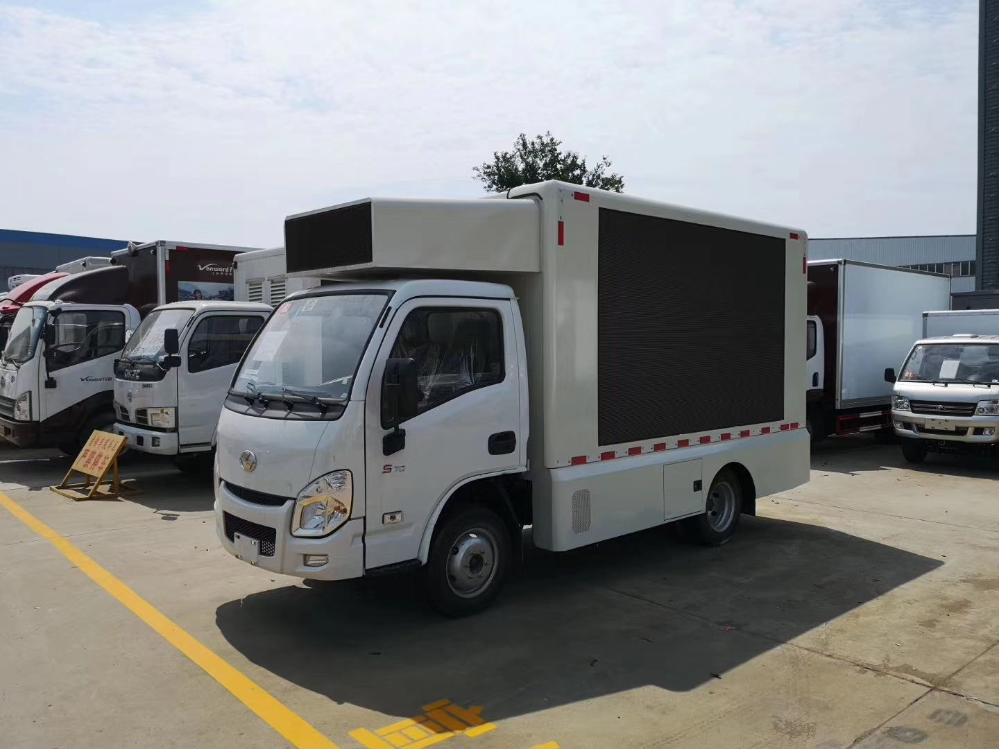 移动led广告车哪个好,移动led广告显示屏