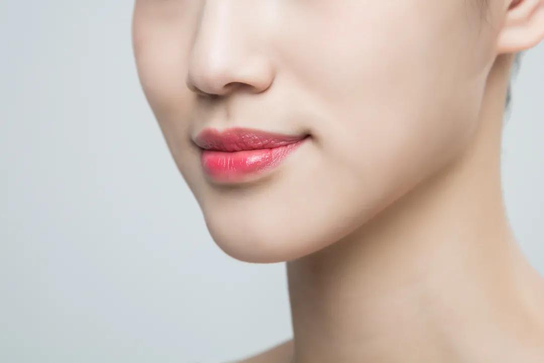 秋季皮肤干燥三大妙招来保湿,秋季皮肤干燥粗糙用什么护肤品