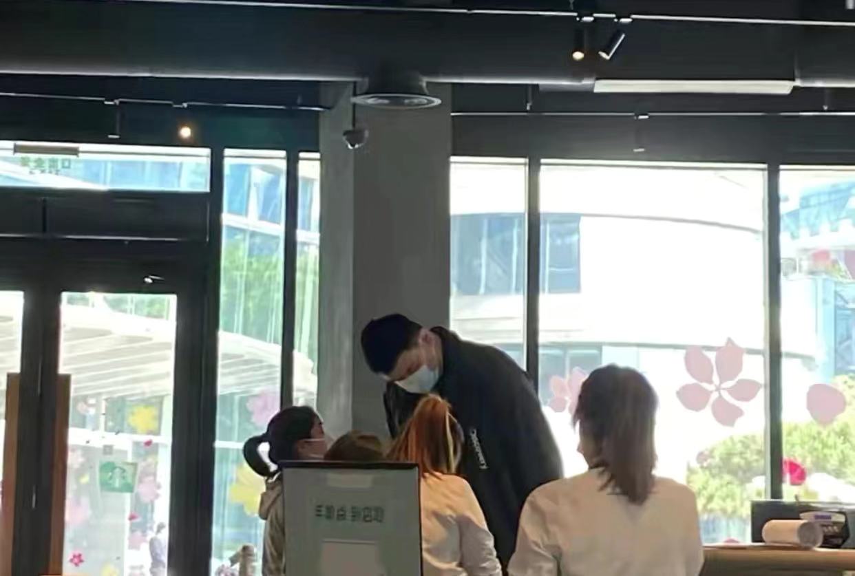 姚明17岁照片,姚明5岁的照片