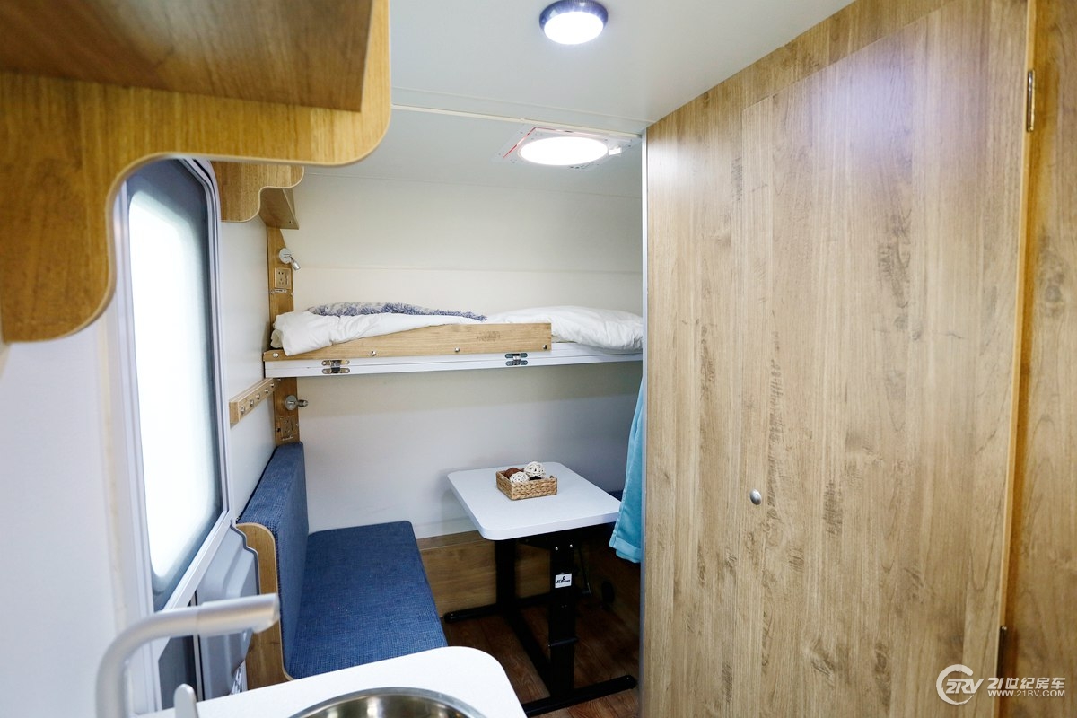 房车价格5-10万元拖挂式房车,房车价格5-10万元7米拖挂房车