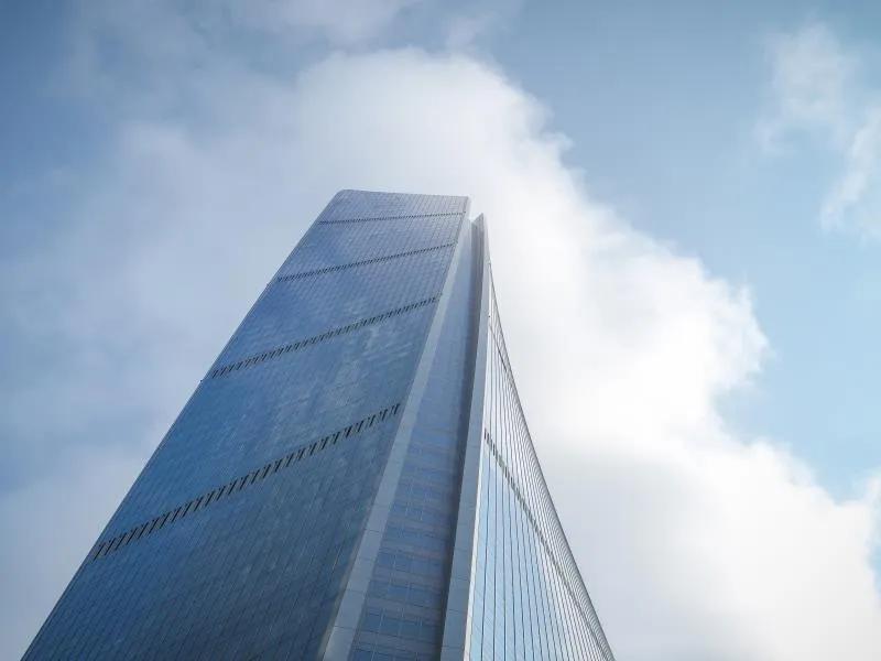 全球货币放水，谁能跑赢印钞机？答案来了