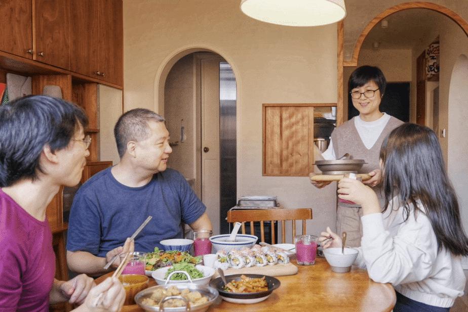 从180㎡搬到45㎡，三口之家越住越小，女儿却说现在最好