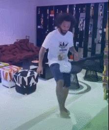 一卷纸换一双AJ，在美帝拥有纸巾的人有多“嚣张”