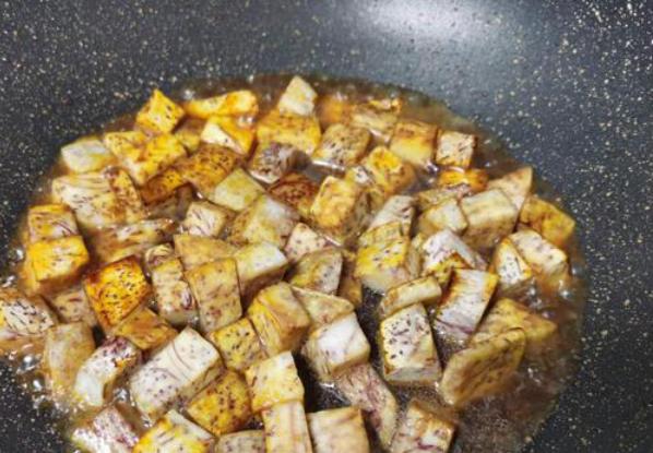 芋头条怎样才能炸外酥里嫩,香芋条油炸做法