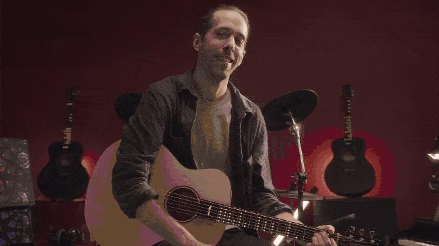 我用这把吉他，圆了青*梦春**