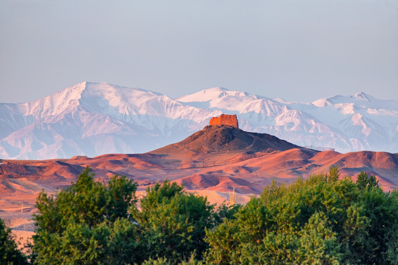甘肃敦煌什么地方有沙金,敦煌莫高窟在甘肃的什么地方