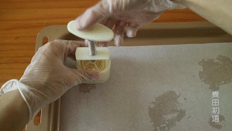 如何让绿豆糕吃起来清爽,绿豆糕最简单的家庭做法