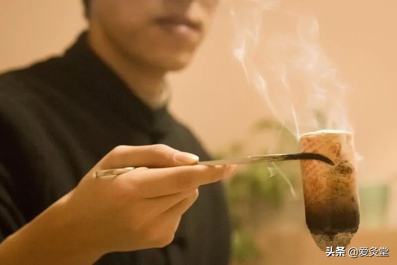 一闻艾灸的烟味就犯困迷糊,闻到艾灸就头晕是怎么回事