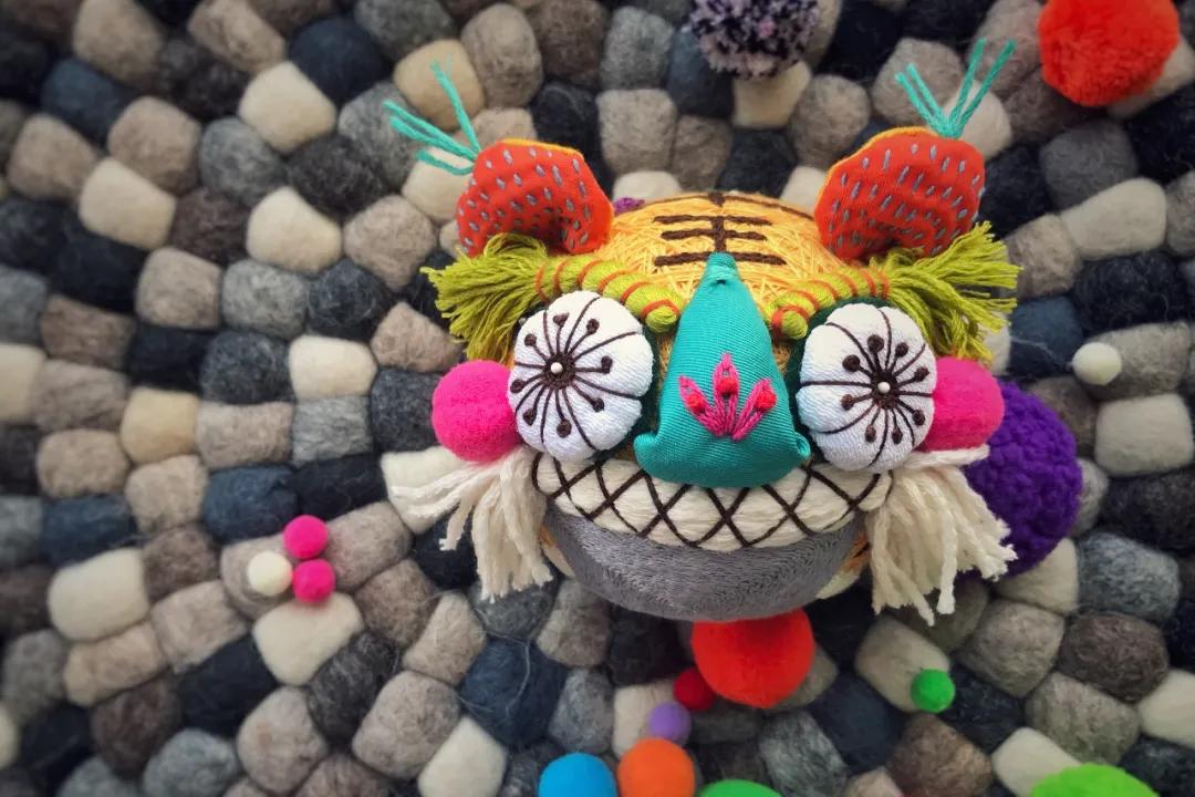 惊艳!“球上刺绣”你见过吗?她在球上绣出二十四节气,无数粉丝为之打call