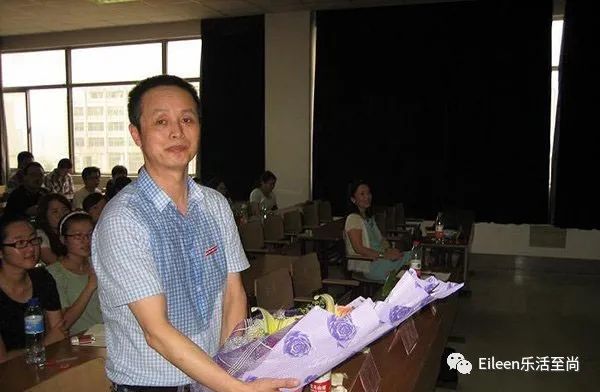 合影被裁？奶茶妹妹的千亿名媛晋级路还有多长？