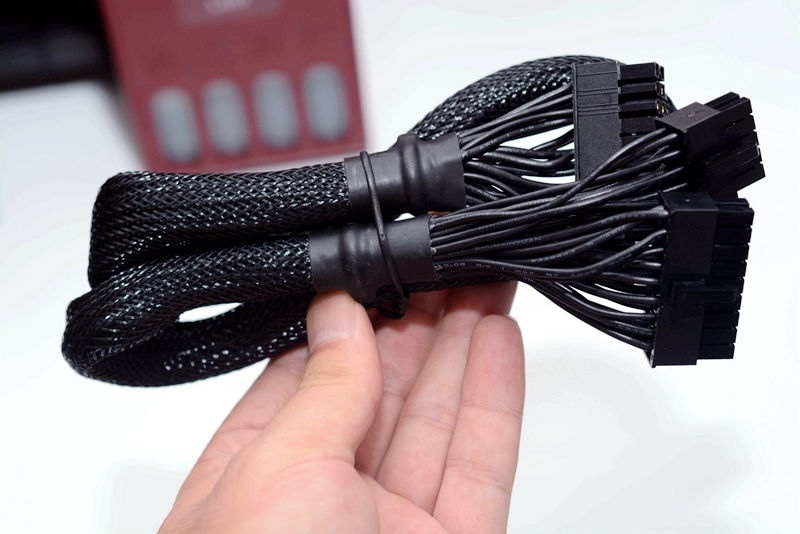 电脑的“心脏”不能马虎，换了新电源，谈谈高塔机箱走线