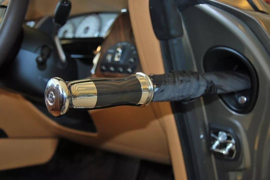 劳斯莱斯一把雨伞10万成本是多少,劳斯莱斯雨伞的成本是多少