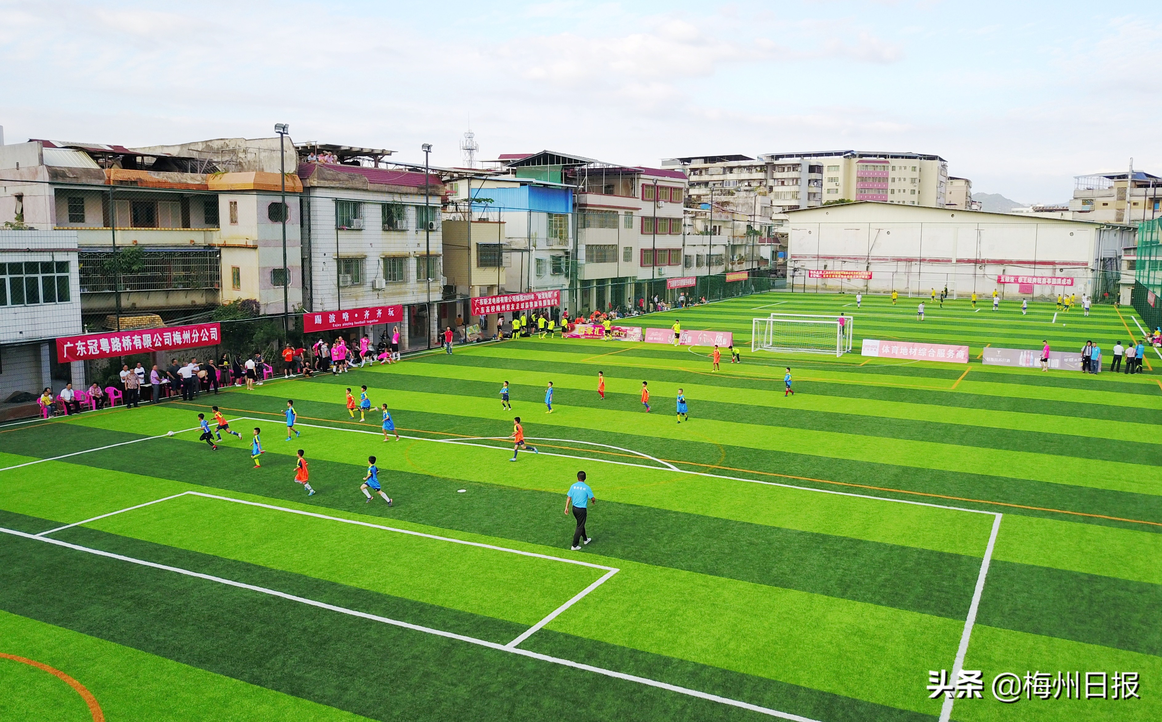 梅江公园二期足球场现在免费吗,梅江区哪里有免费足球场