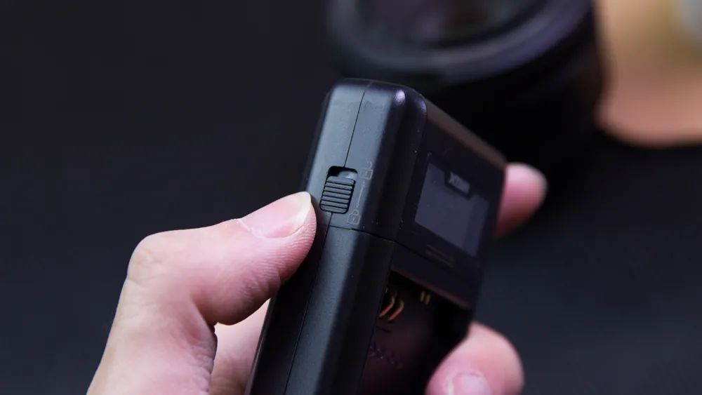 有充电器可以给手机充电吗,怎么样用充电宝给单反相机供电