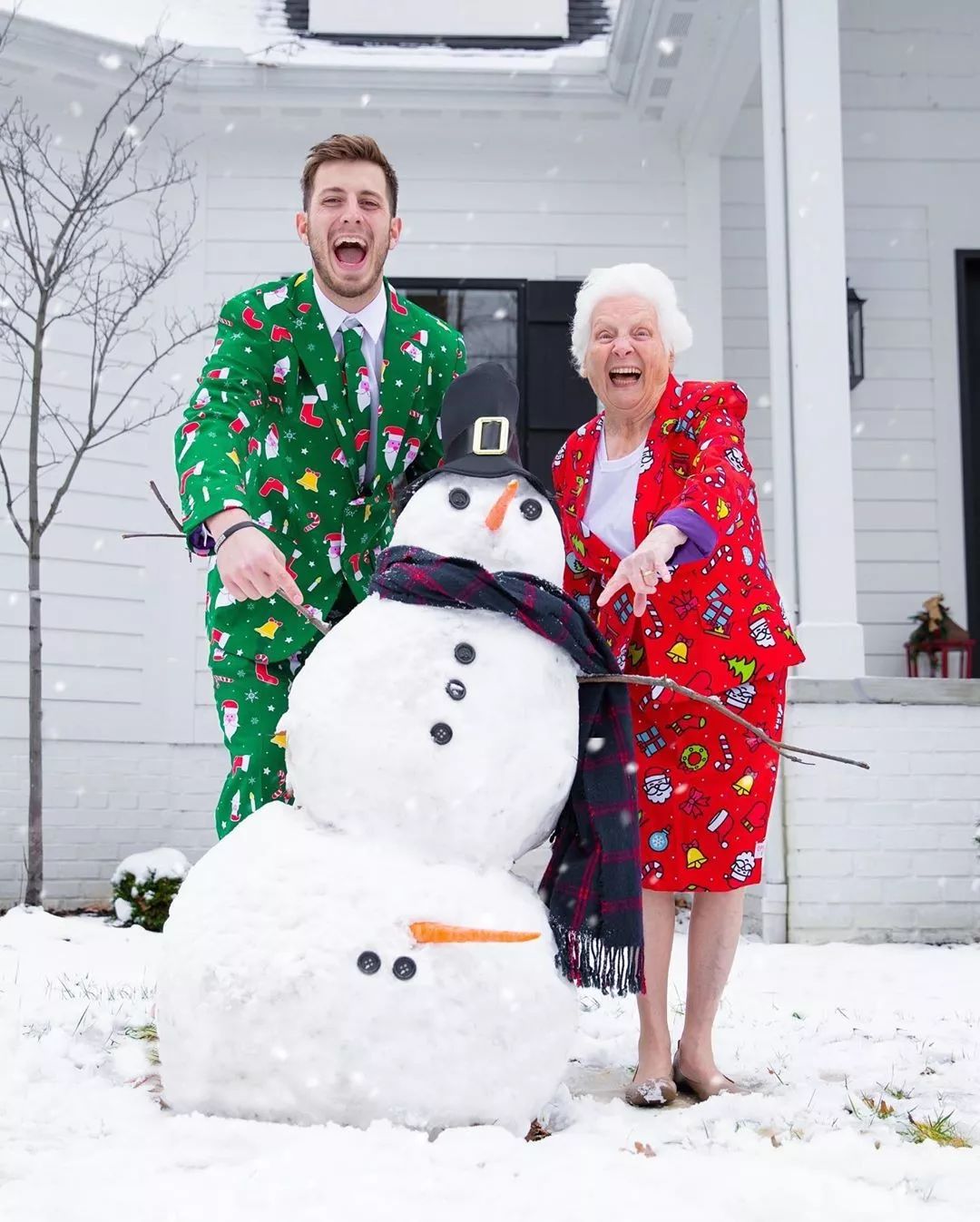 93岁奶奶恶搞27岁孙子,一夜爆红!1300万网友围观:奶奶太坑了