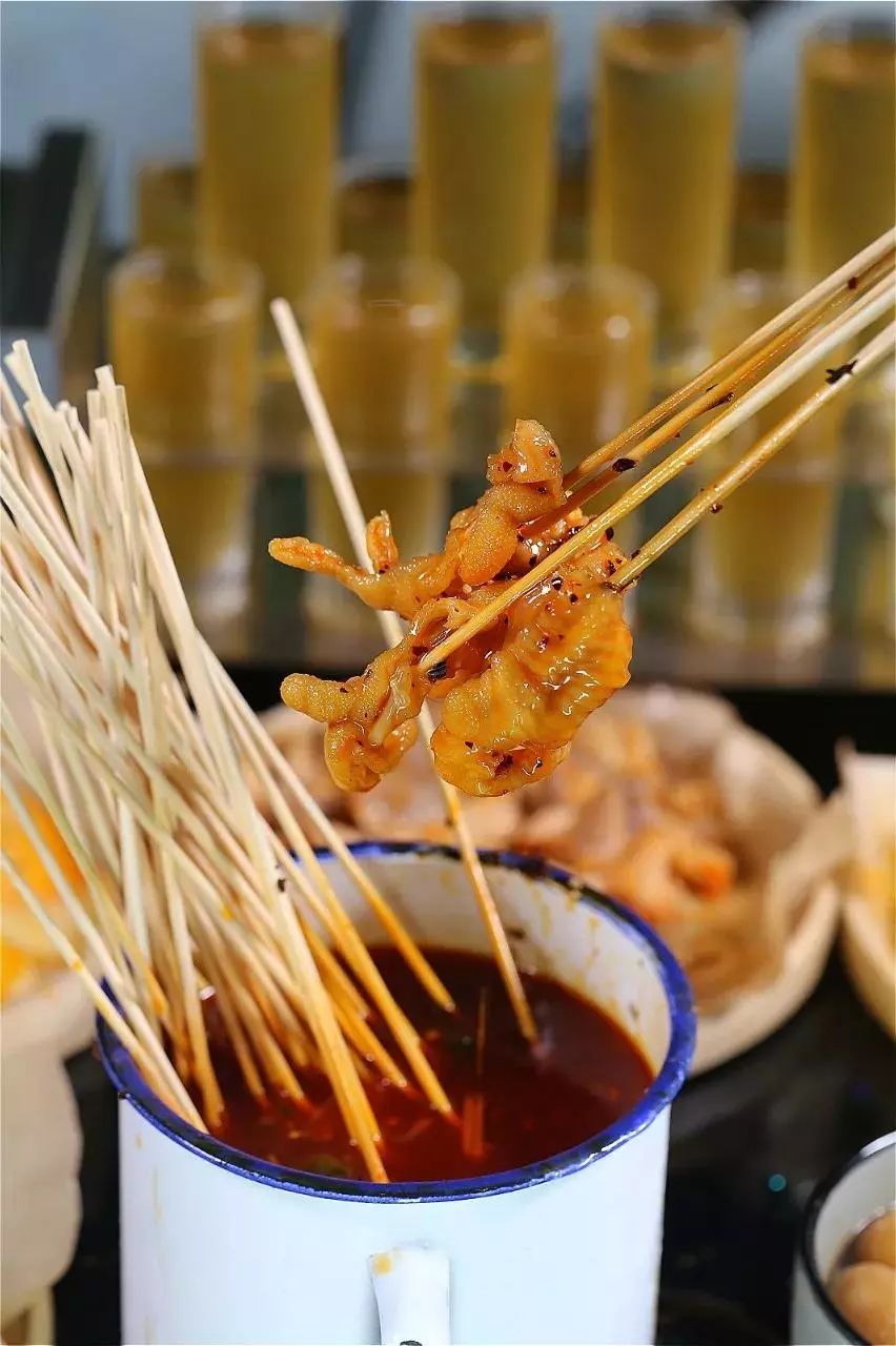 “酒鬼少女”特邀，900公里外的成都网红酒馆终于空降昆明